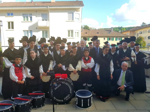 A Asociación Cultural As Xeitosiñas” de Zürich comparte a Medalla do Parlamento á emigración con toda a colonia galega de Suíza